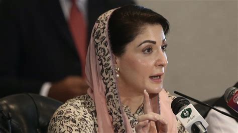 pakistan kadın başbakanı
